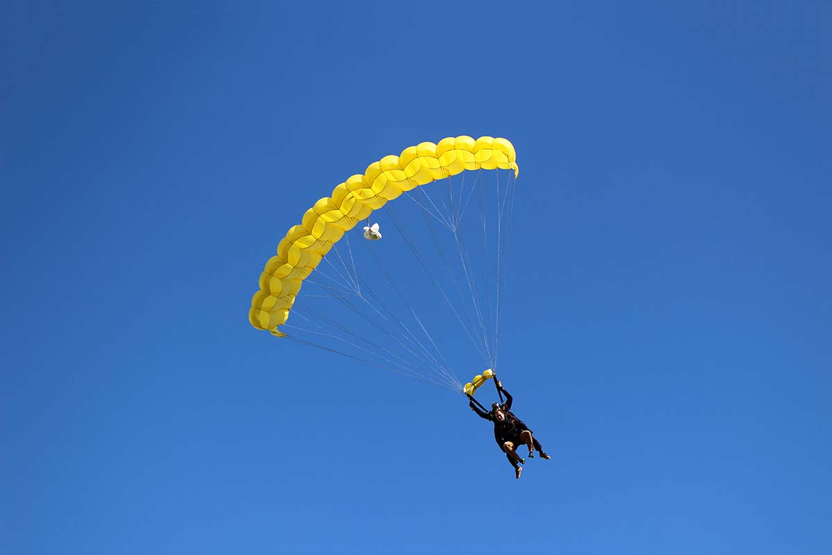 Saut en parachute Paris - Voile parachute