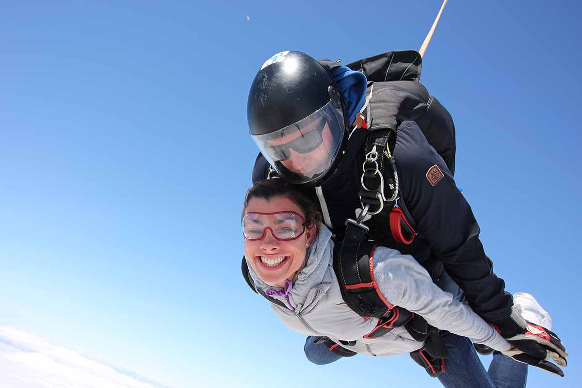Saut en parachute Paris - Tandem sourir